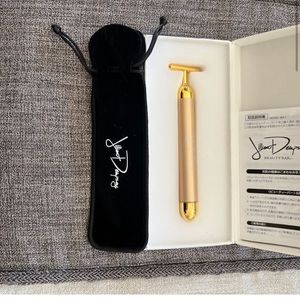 Jillian Dempsey Gold Sculpting Bar